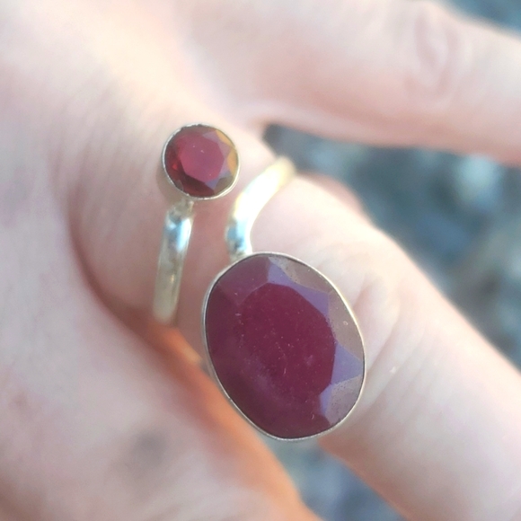New Ruby and Garnet Adjustable 925 Silver Ring. - Picture 2 of 6
